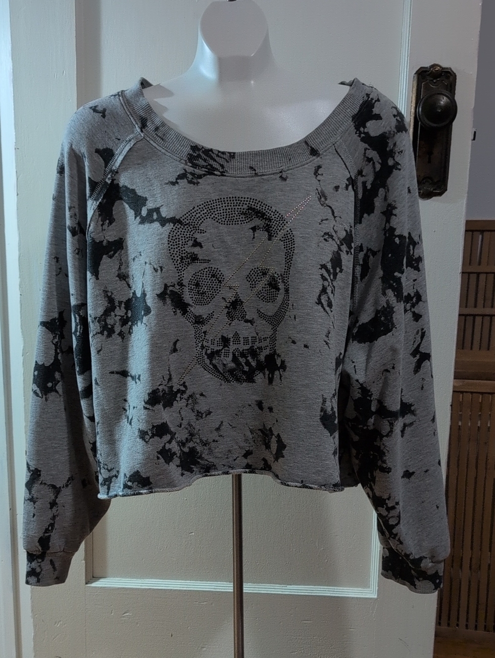Vintage Gray & Black Studded Skull Cropped Sweatshirt